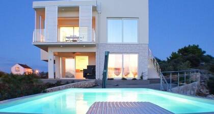 Villa Summer Dreams - a peacful oasis in Murter - suitable for family and groups