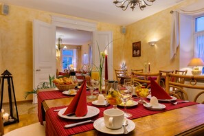 Desayuno buffet incluido todos los días 