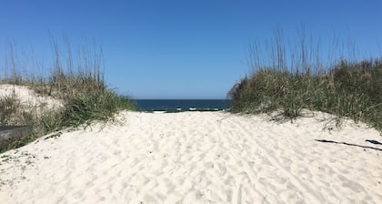 Oceanfront+Pet-friendly+1st floor+Near North End Pier & Freeman Park