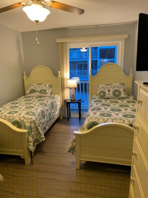 2 bedrooms, iron/ironing board, free WiFi