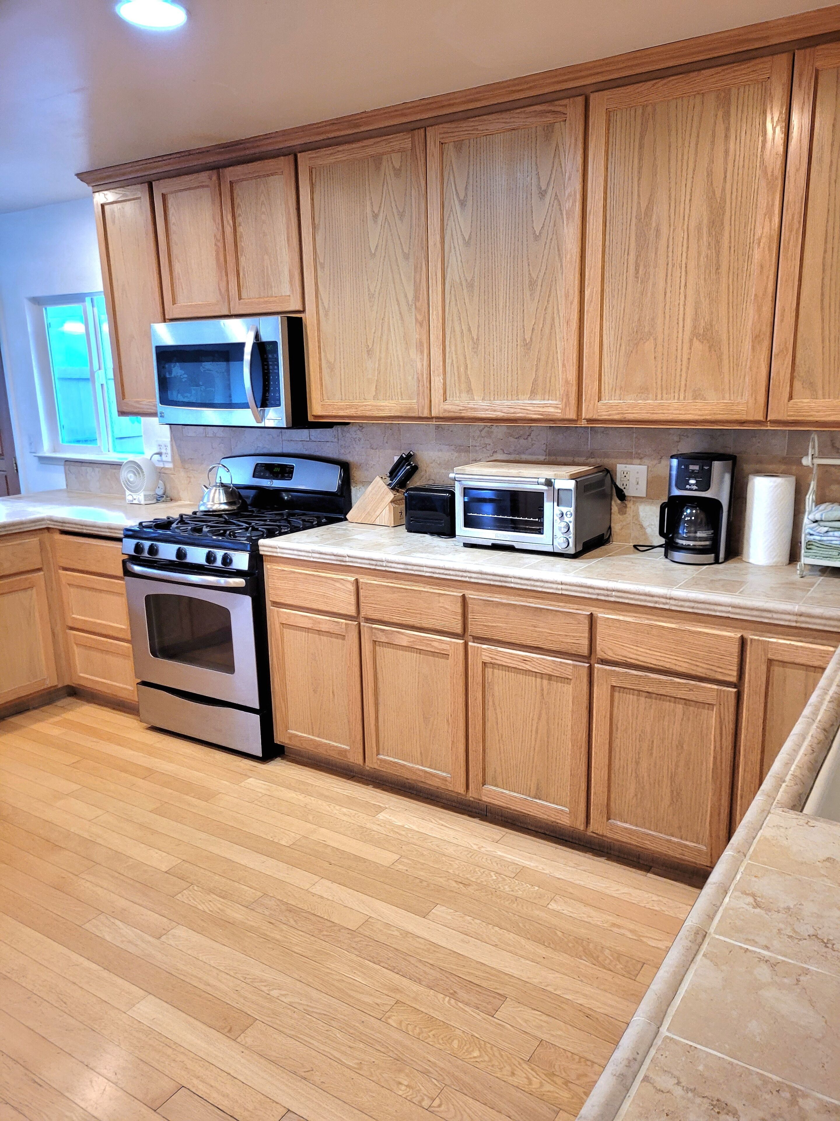 Comfortable large 4  bedroom home with . 15 minutes to beautiful Pismo Beach