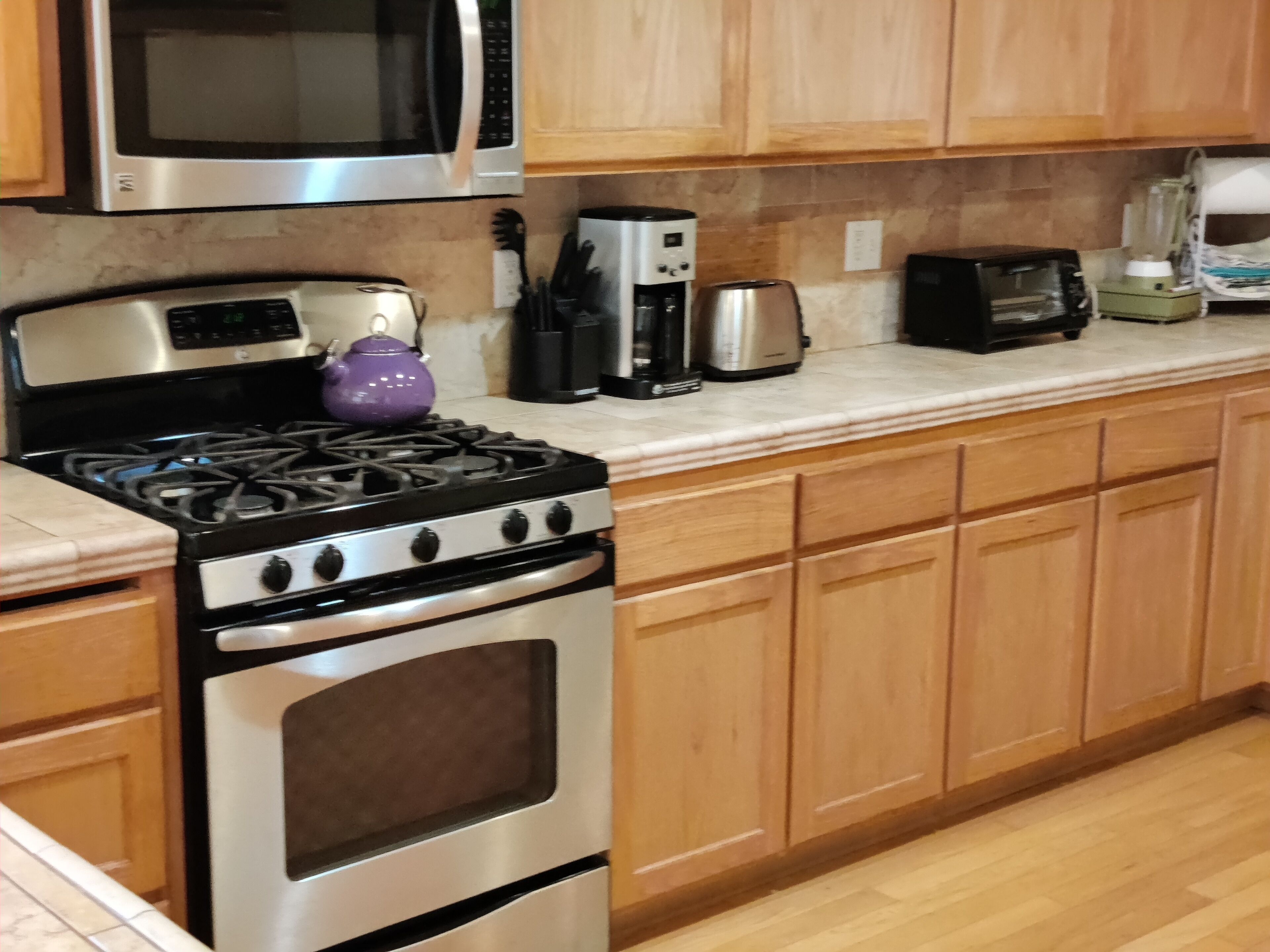 Comfortable large 4  bedroom home with . 15 minutes to beautiful Pismo Beach