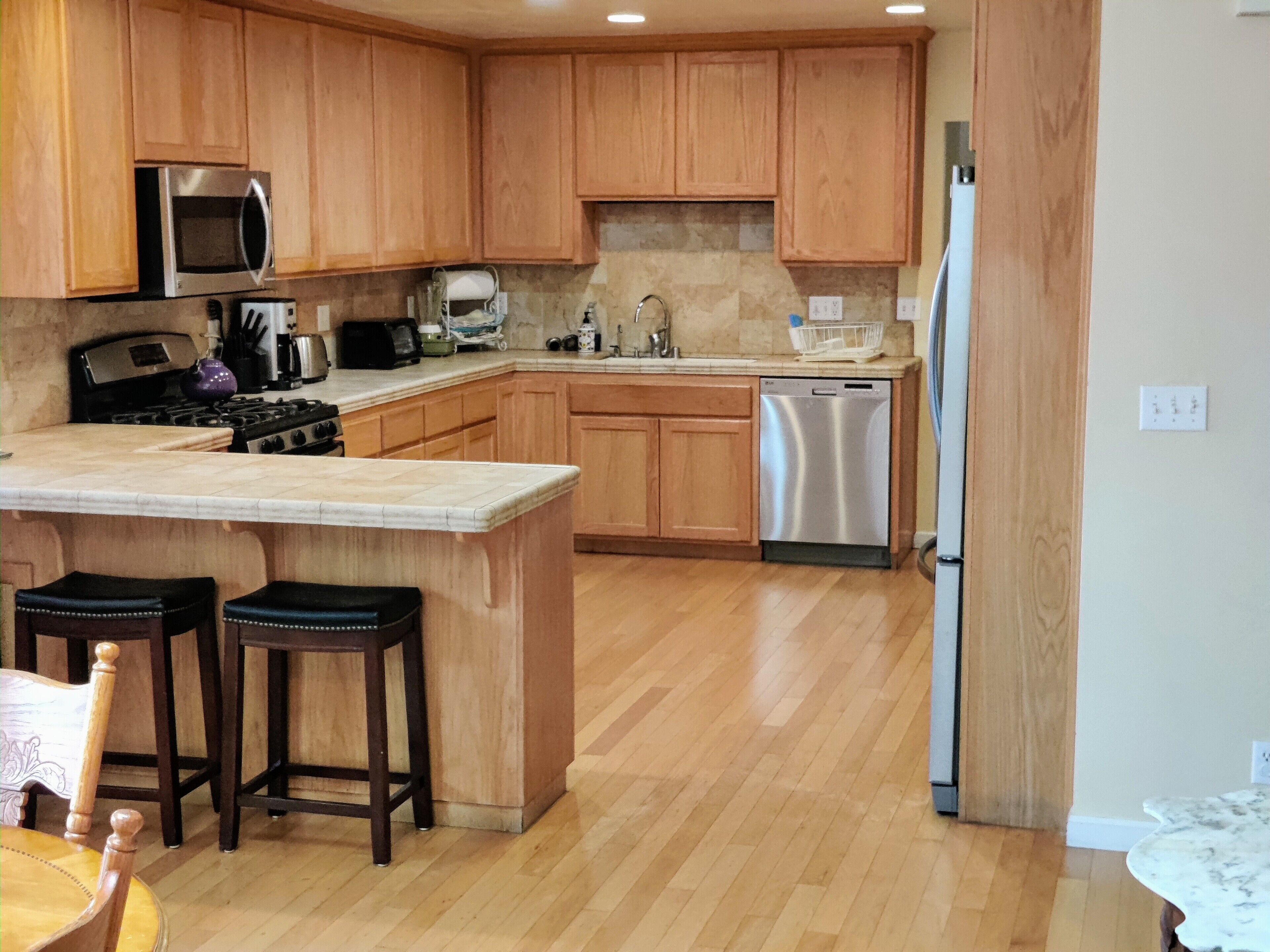 Comfortable large 4  bedroom home with . 15 minutes to beautiful Pismo Beach