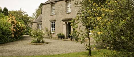 Façana frontal de l'allotjament