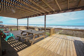 تناول الطعام بالخارج