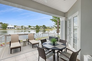 Outdoor dining - LAKEFRONT! UPDATED IN PAST 3 months ! Fish out back from porch! Minutes to beach (Miramar Beach)