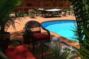 Lämmitetty uima-allas