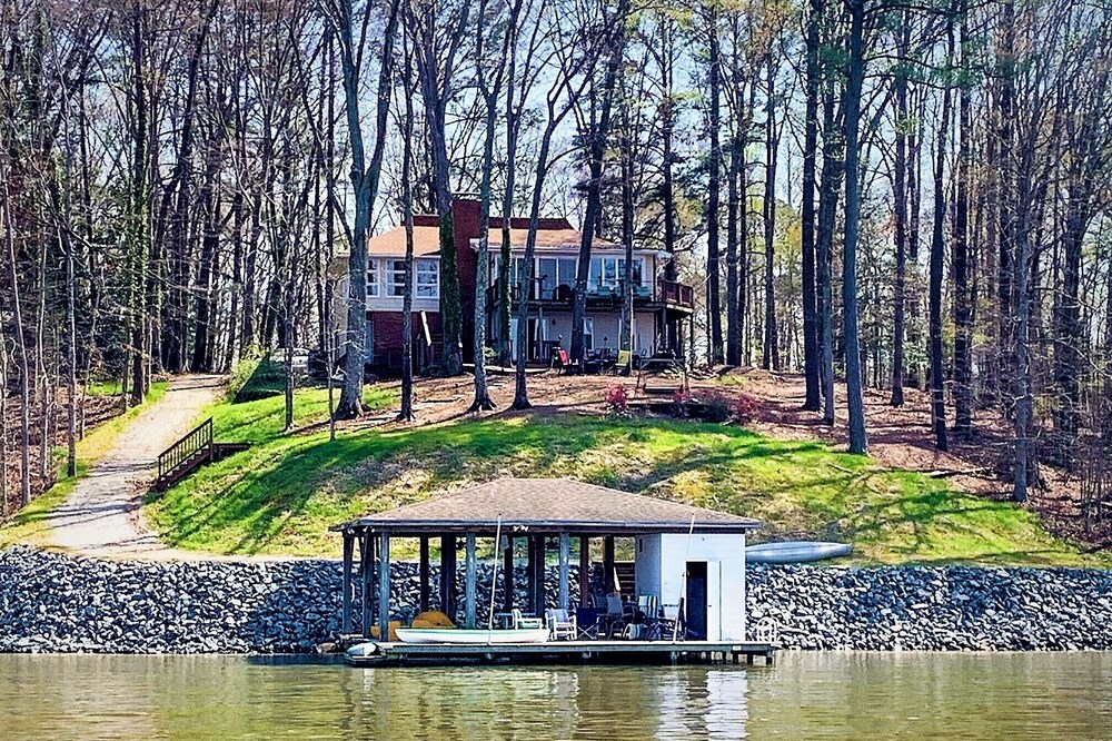 Gorgeous views on large cove just off Main Lake.