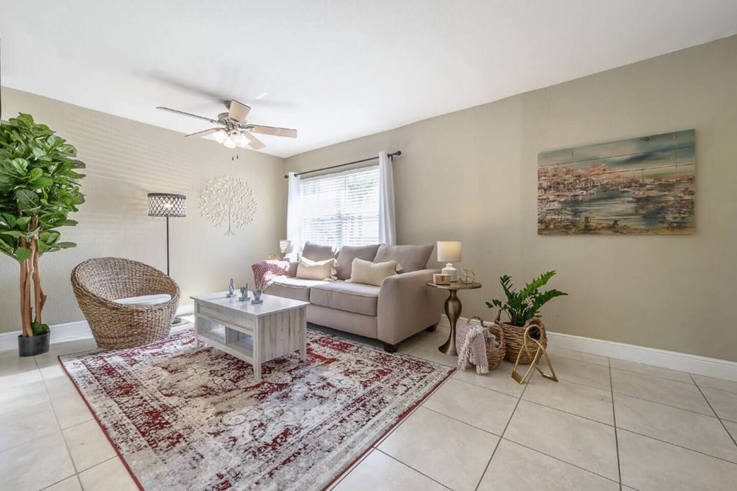 Family Getaway/ King/Queen Beds/ Parking+Safe