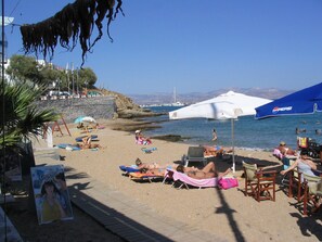 Beach - Apartment for 4 persons , beautiful garden, 50 metres from the beach.  (Piso Livadi)
