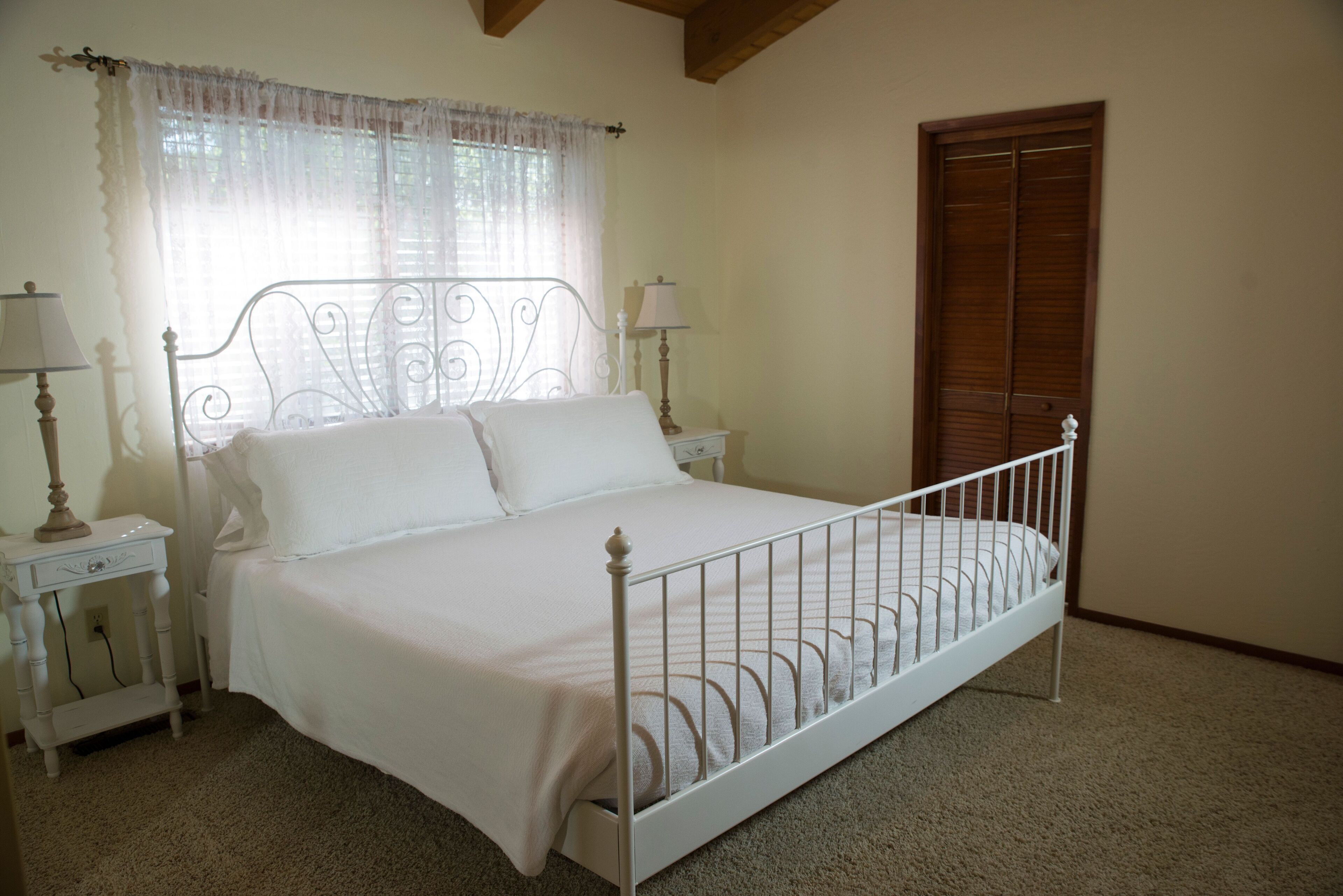 3 bedrooms, desk, iron/ironing board, free WiFi