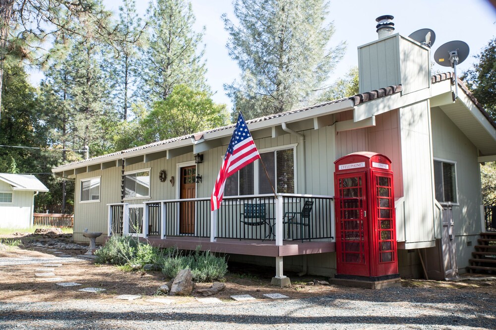 Lovely Chalet near Yosemite in Pine Mountain Lake gated resort-style community