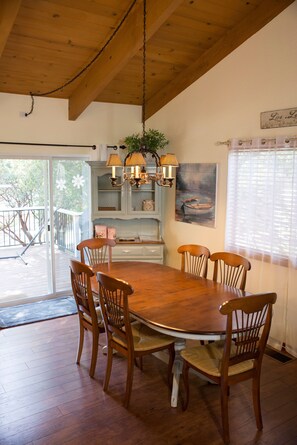 Dining -  Lovely Chalet near Yosemite in Pine Mountain Lake gated resort-style community  (Groveland)