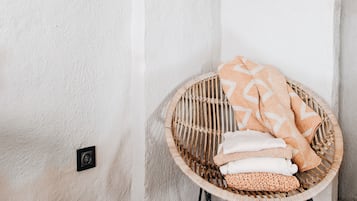 Minibar, pengeskab på værelset, skrivebord, gratis Wi-Fi