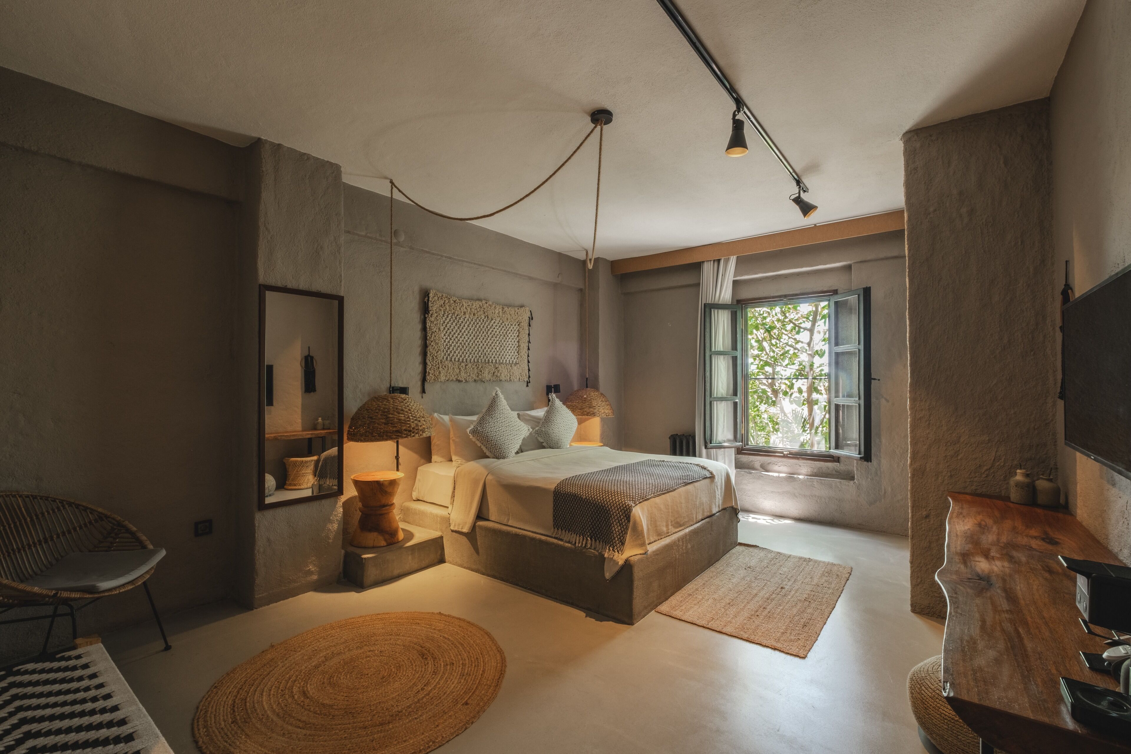 Suite, no fumadores | Minibar, caja fuerte, escritorio y wifi gratis