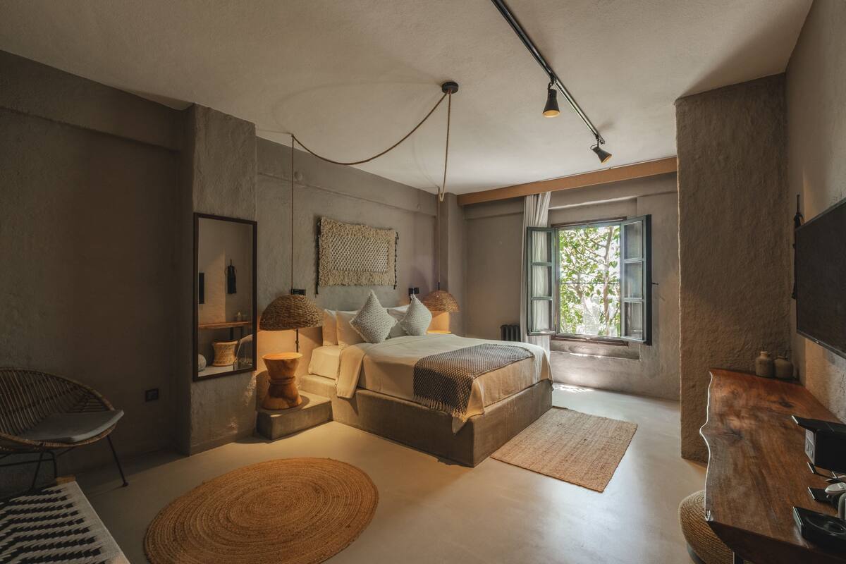 Minibar, caja de seguridad en la habitación, escritorio y wifi gratis