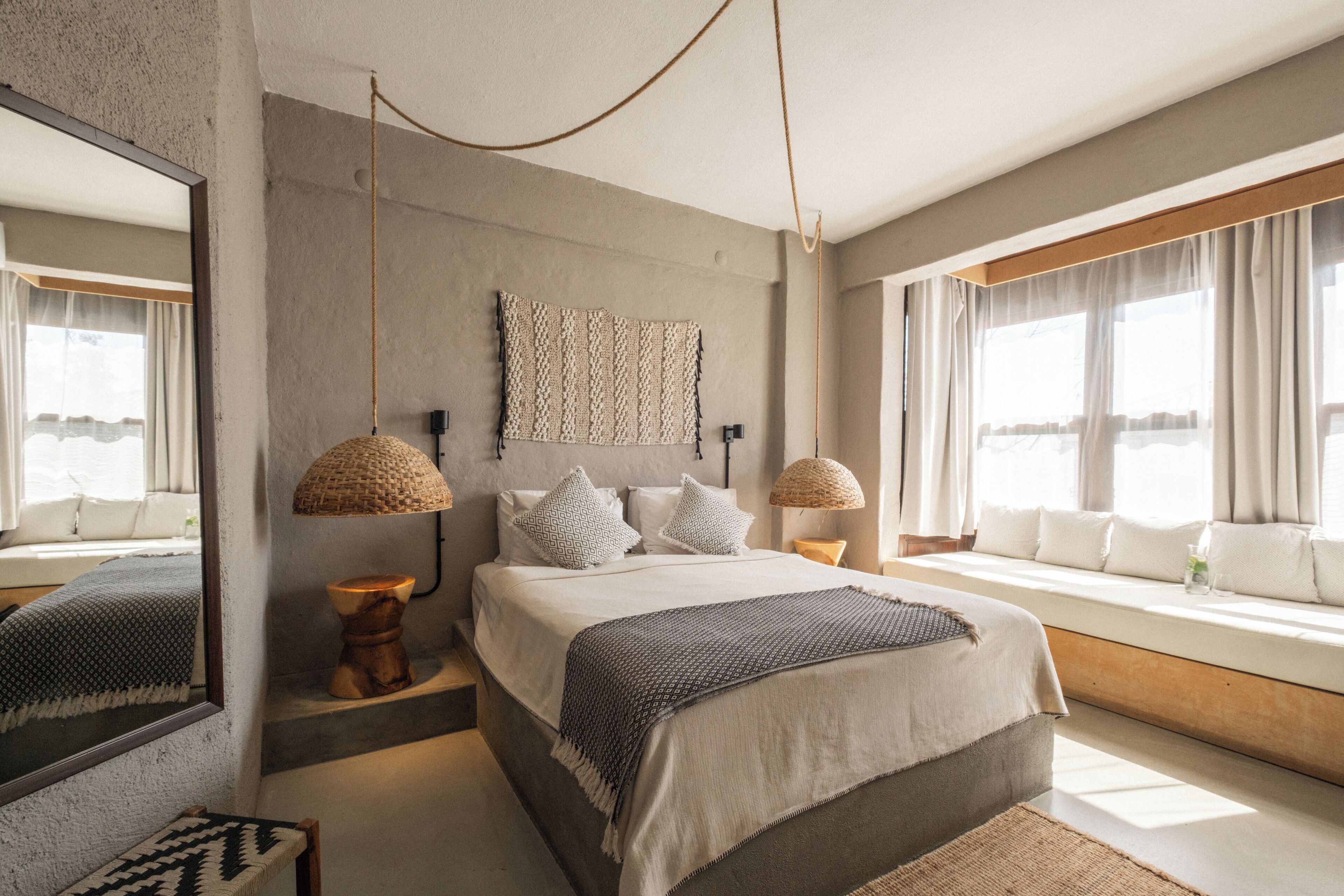 Executive Suit | Minibar, in-room safe, desk, free WiFi