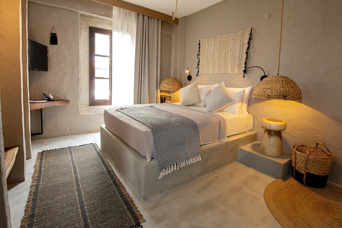 Superior Room | Minibar, in-room safe, desk, free WiFi