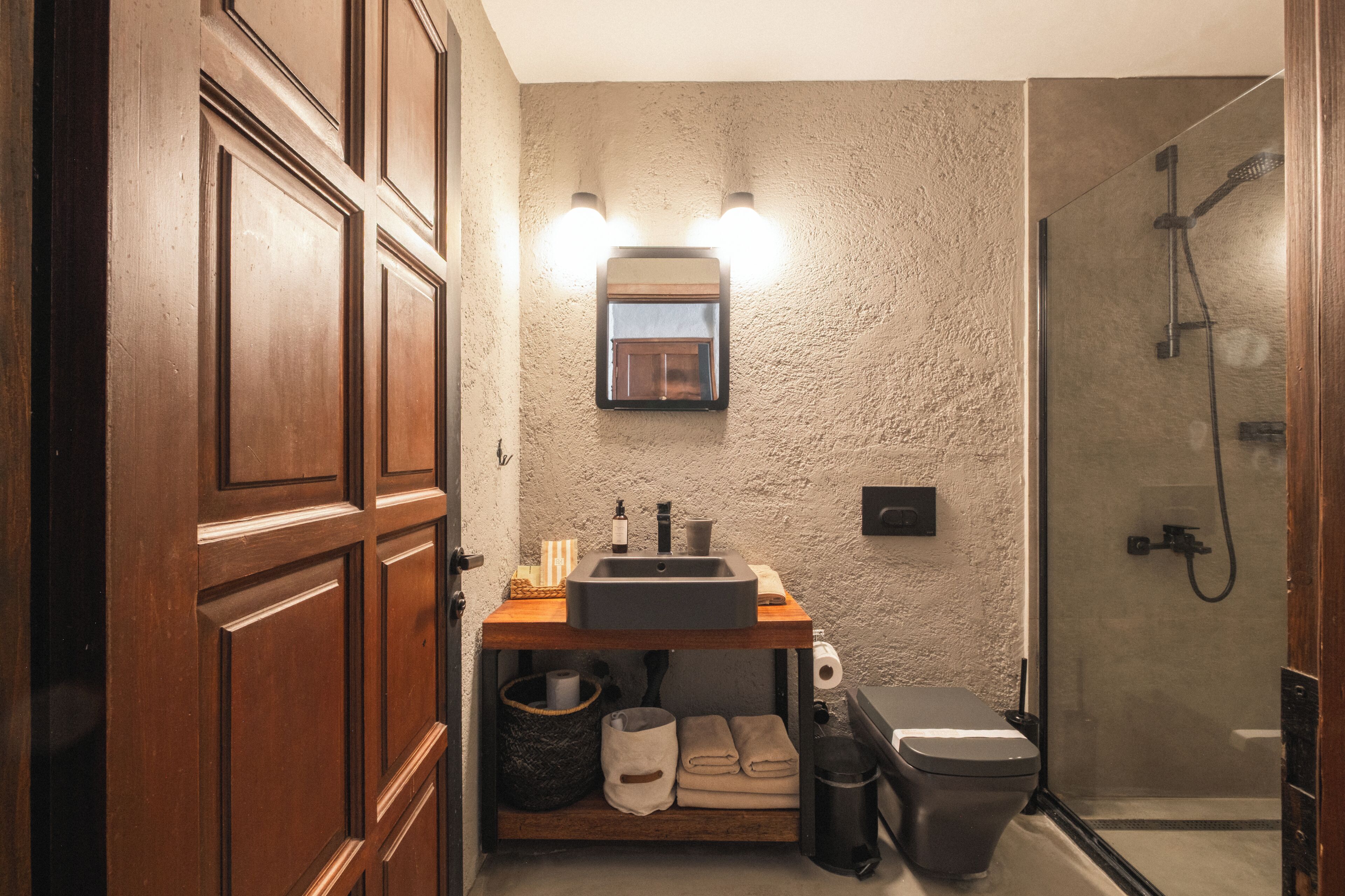 Minibar, coffres-forts dans les chambres, bureau, Wi-Fi gratuit