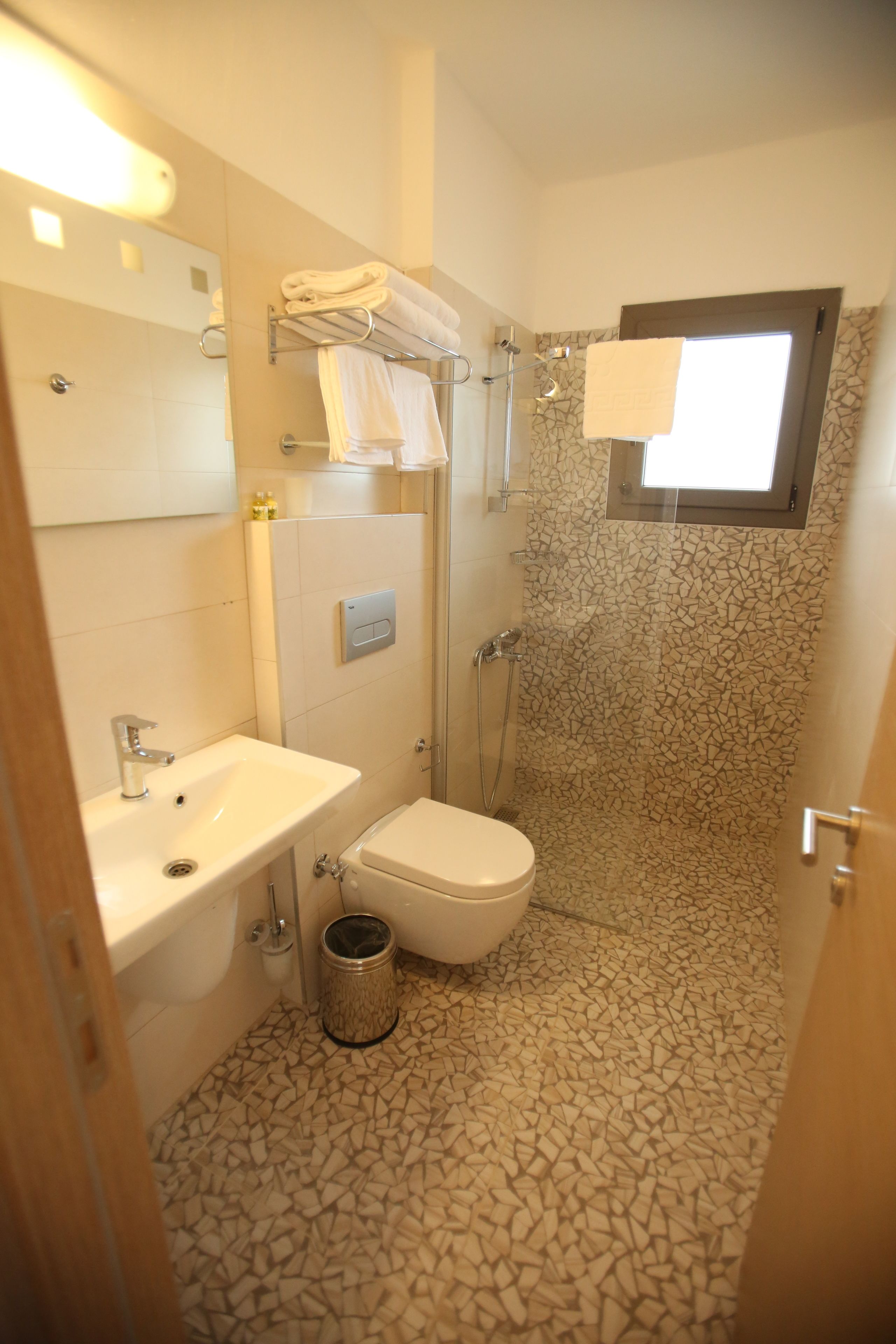 shower, rainfall showerhead, free toiletries, hair dryer