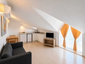 Panoramic Apartment, 2 Bedrooms, Sea View (Attic) | Premium bedding, minibar, in-room safe, desk - Aria Doria Otel (Datça)