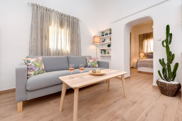 Apartment | Living room | Flat-screen TV - MiCasa (Santorini)