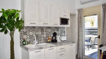 Classic Apartment, 1 Bedroom | In-room dining