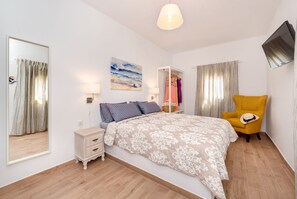 Superior Apartment, 1 Bedroom | In-room safe, iron/ironing board, free WiFi, bed sheets - MiCasa (Santorini)