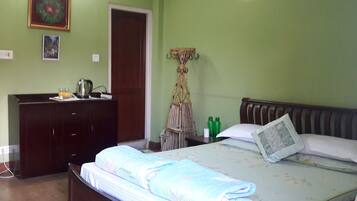 Deluxe Double Room, Balcony | Bilik Mandi | Pancuran mandi, kelengkapan dandanan diri percuma