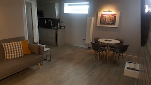 Appartement Luxe, 1 chambre, vue colline | Salle de séjour