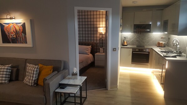 Appartement Luxe, 1 chambre, vue colline | Coin séjour