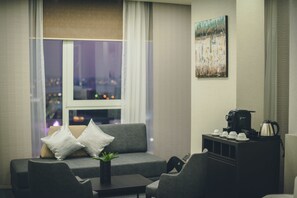 Deluxe Suite, Sea View | Egyptian cotton sheets, premium bedding, down comforters, pillowtop beds - Louis V Hotel Beirut (Dbayeh)