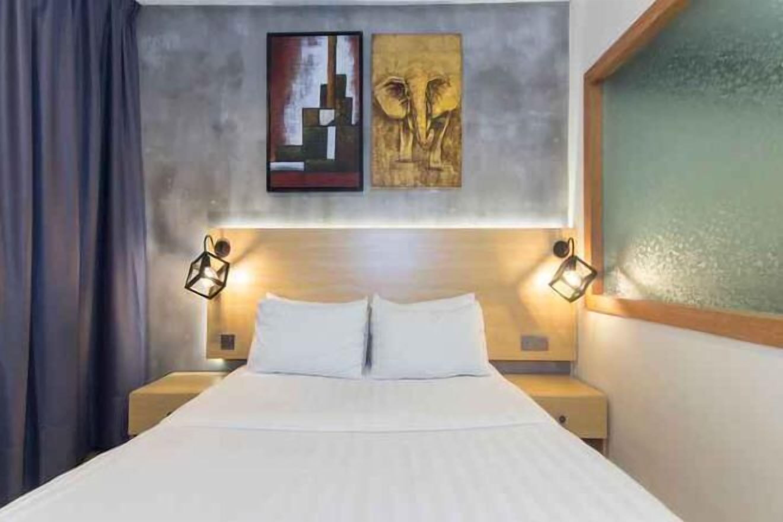 Free WiFi, bed sheets