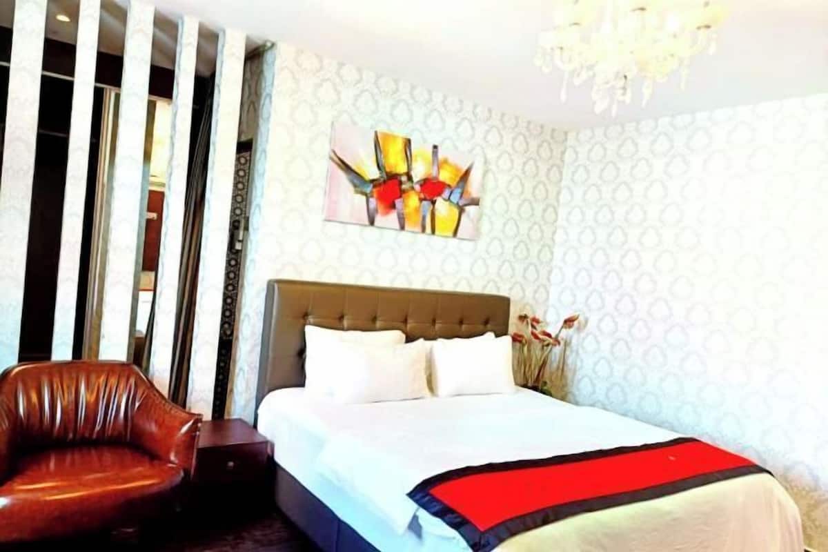 Free WiFi, bed sheets