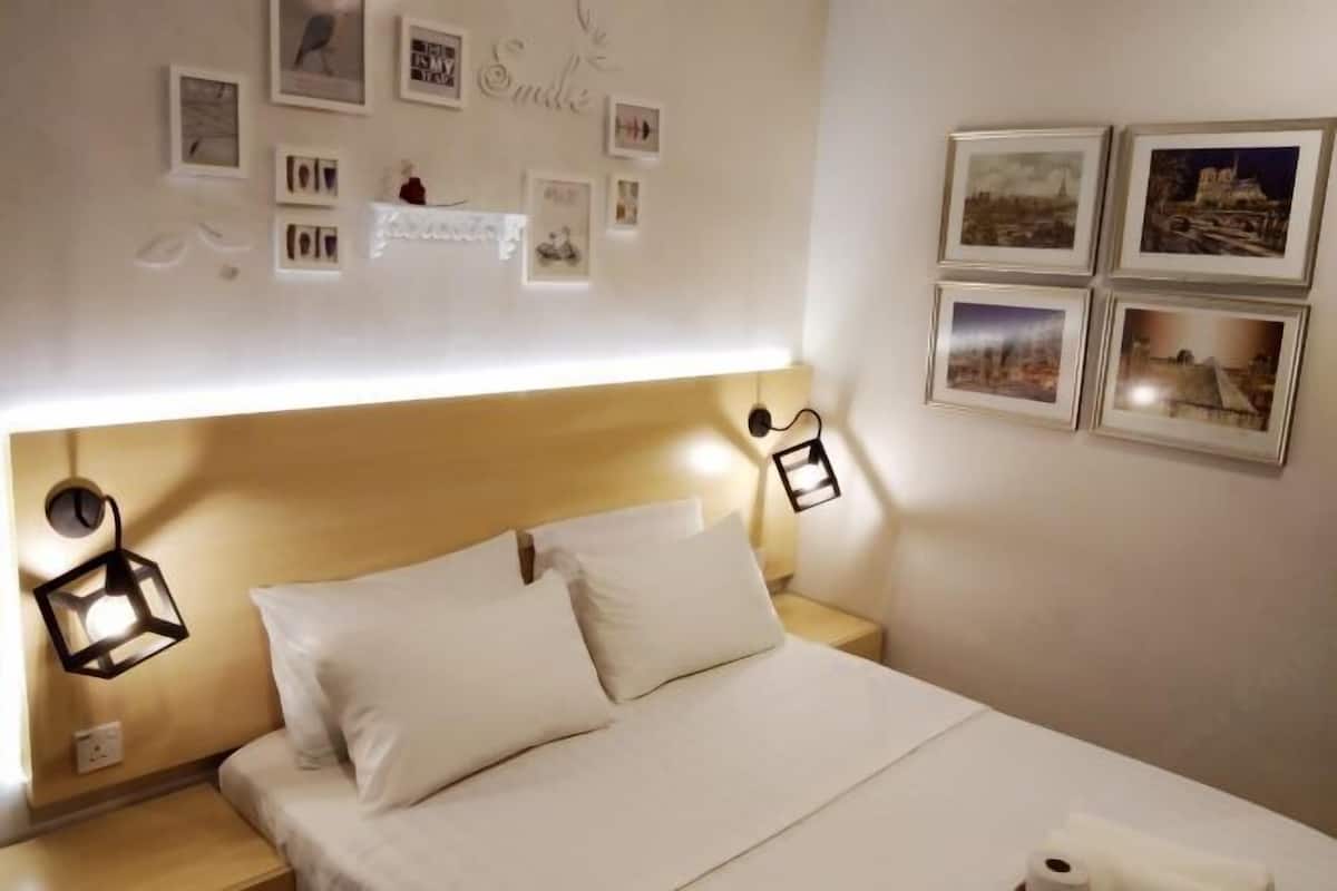 Free WiFi, bed sheets