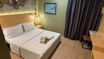 Free WiFi, bed sheets