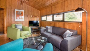 Living area - Drumbuie Lodge, Countryside Cabin Near Beauly (Beauly)