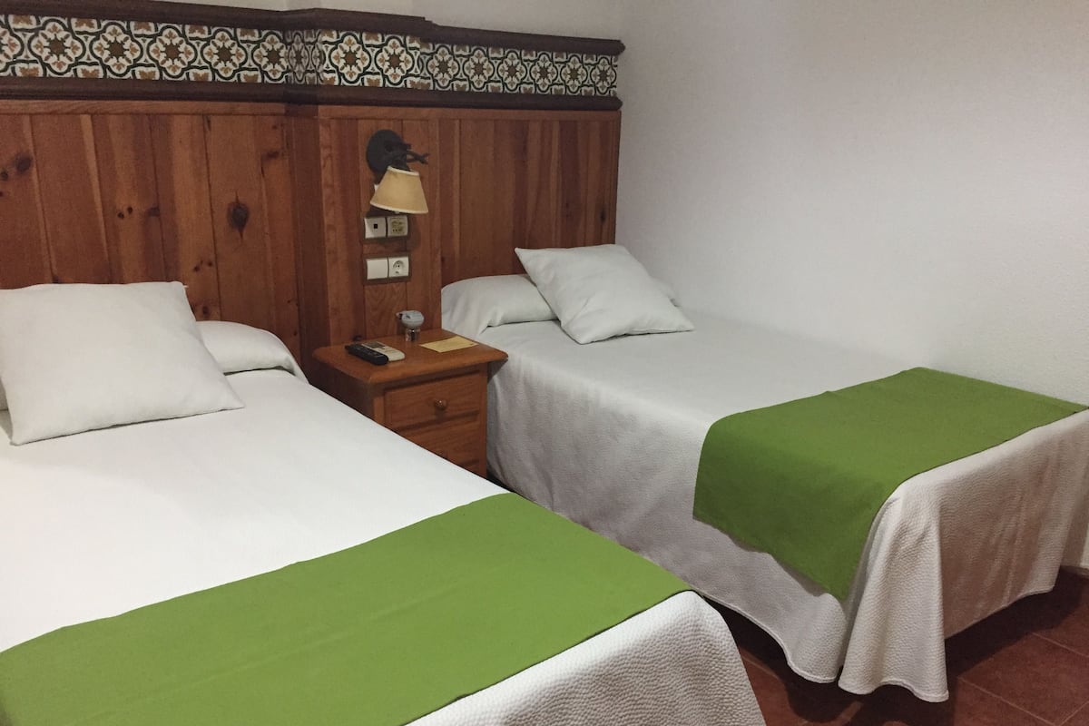 Twin Room | Free WiFi