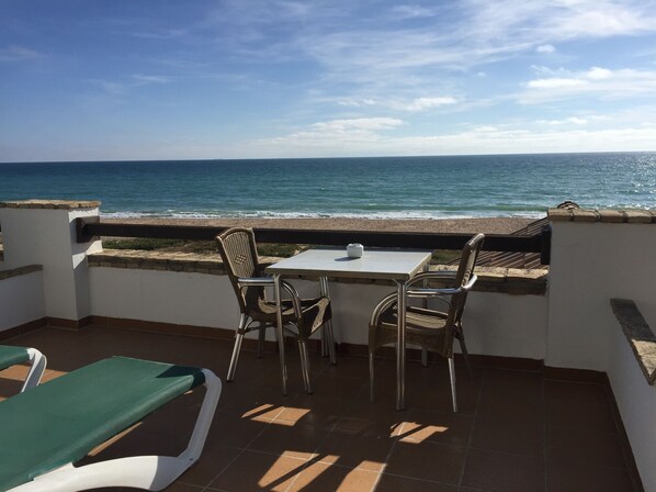 Habitación con 2 camas individuales, vista al mar | Wifi gratis 