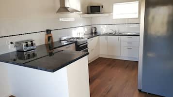 Vila Eksekutif, 2 kamar tidur, perapian, pemandangan lembah | Dapur pribadi | Microwave, kompor, ketel listrik, dan kursi makan untuk bayi