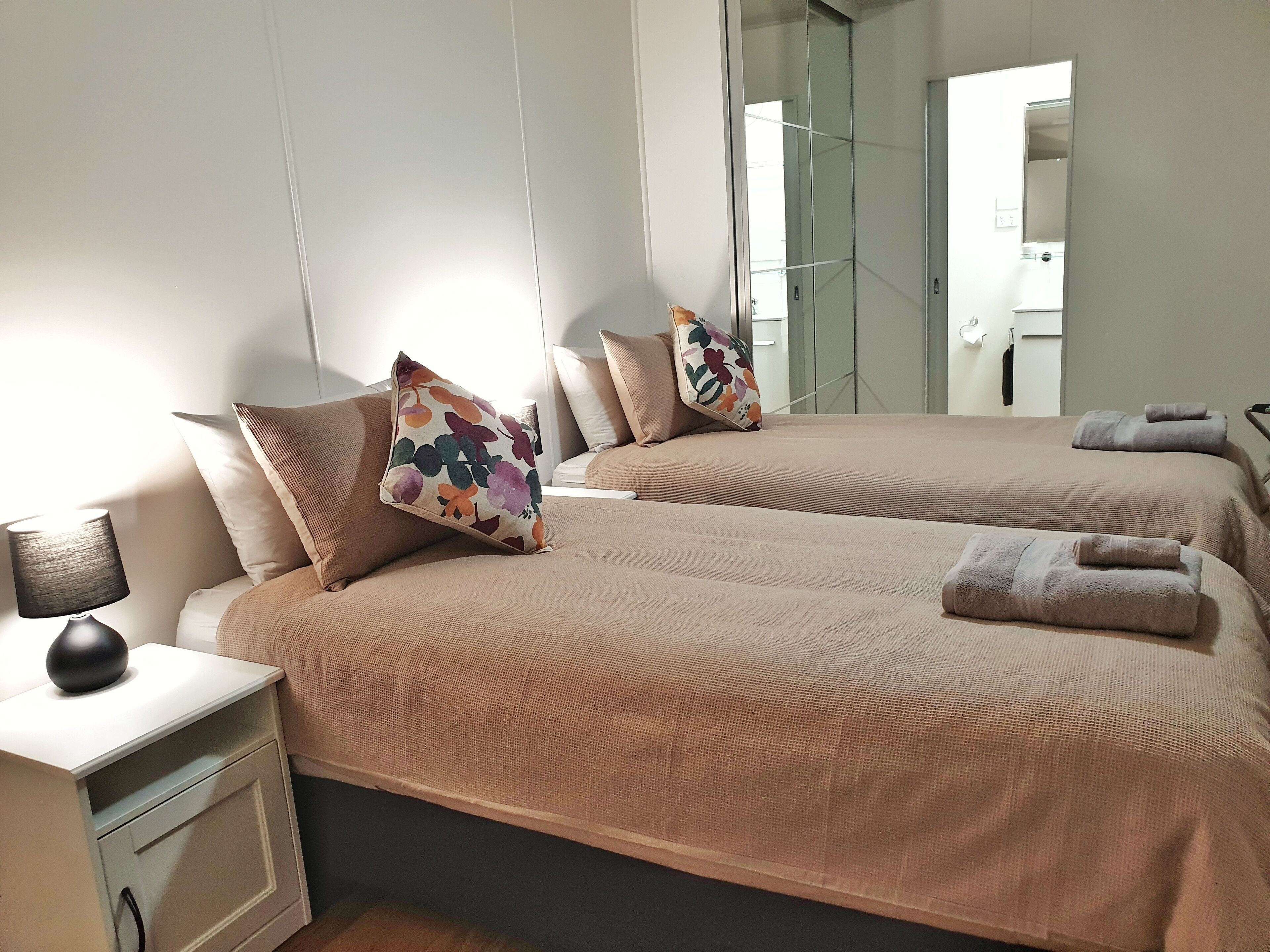 Executive Villa, 2 Bedrooms, Fireplace, Valley View | Travel cot