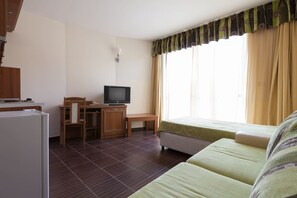 1 bedroom, desk, iron/ironing board, cots/infant beds