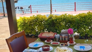 Free daily cooked-to-order breakfast
