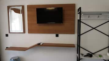 Deluxe Double Room | Television