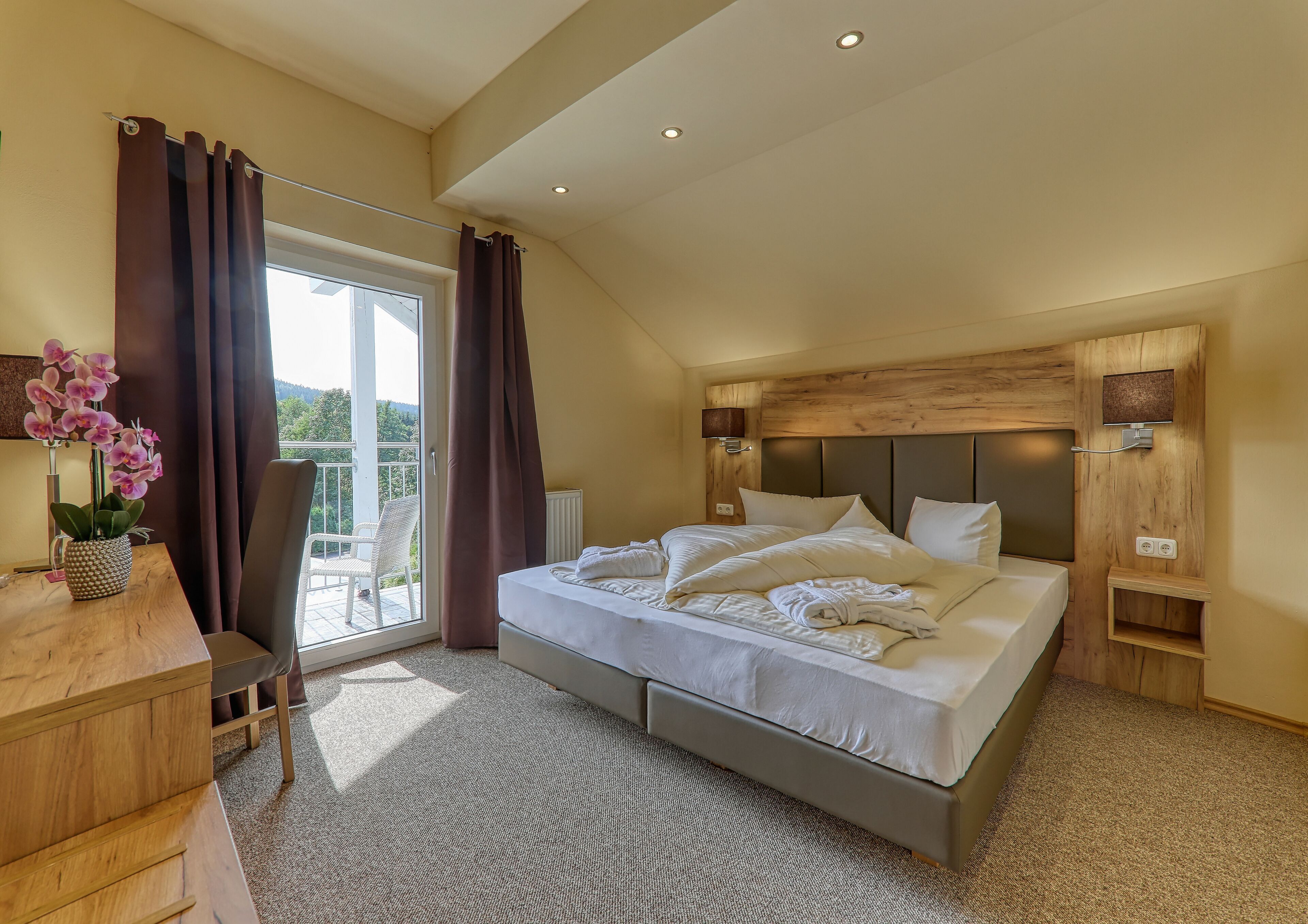 Hypo-allergenic bedding, iron/ironing board, free WiFi, bed sheets