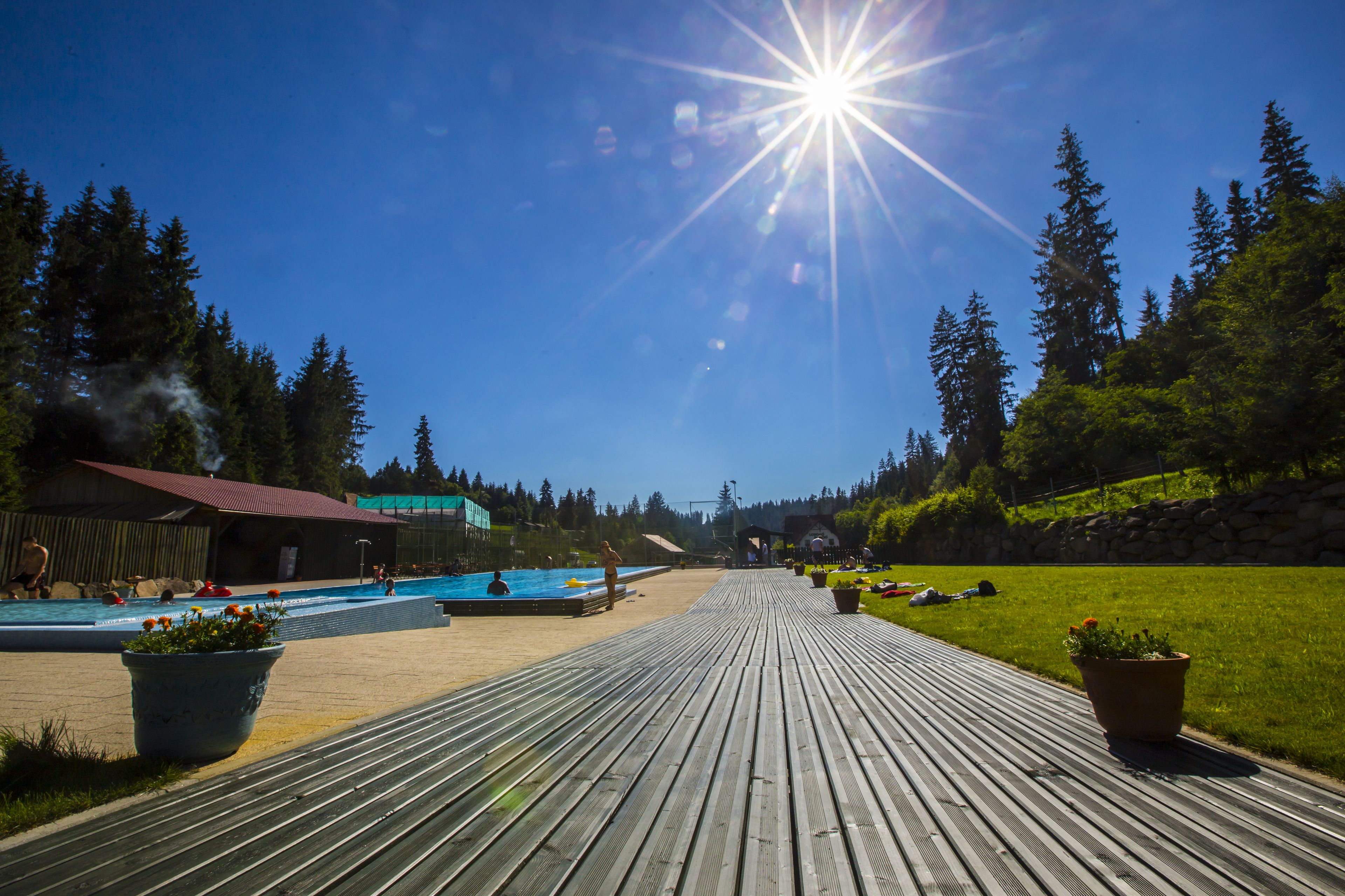 2 piscinas cubiertas, una piscina al aire libre de temporada
