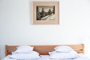 Kahden hengen premium-huone, 1 keskisuuri parisänky, uima-altaan luona | Huoneen varustelu