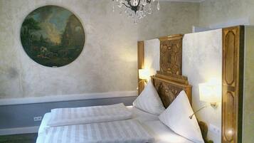 Zimmersafe, Schreibtisch, schallisolierte Zimmer, Bügeleisen/Bügelbrett