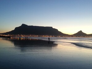 On the beach - Leisure Bay Apartments (Cape Town)