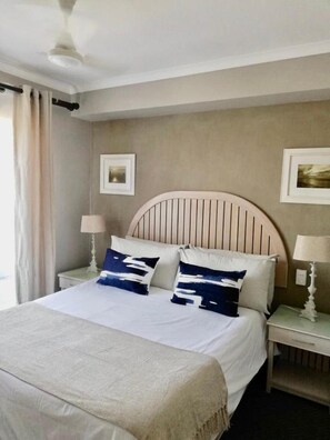 2 bedrooms, desk, iron/ironing board, WiFi - Leisure Bay Apartments (Cape Town)